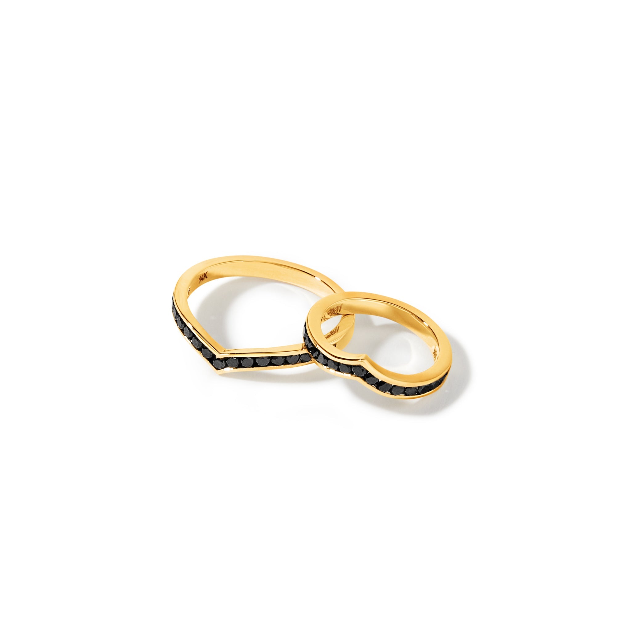 Classic Design with Modern Edge – 14k Gold Ring with Black Diamonds